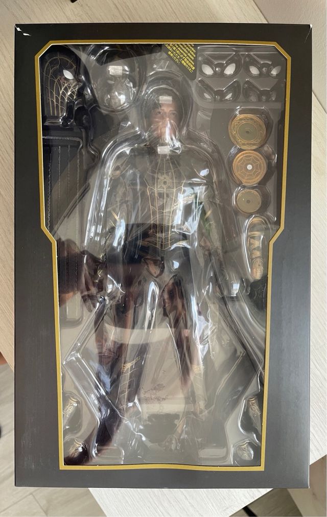 Hot Toys Spiderman Black Gold Suit MMS604