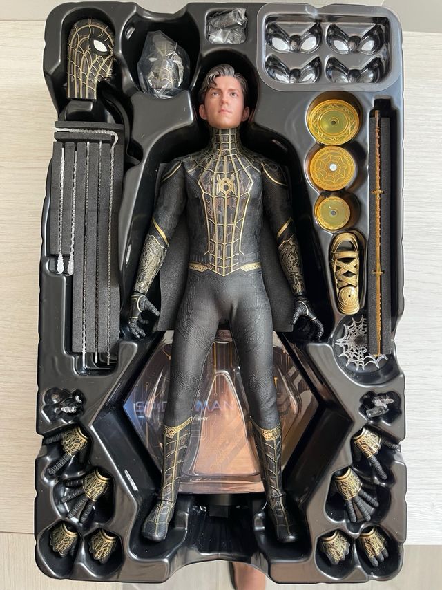 Hot Toys Spiderman Black Gold Suit MMS604