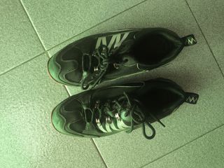 Zapatos de seguridad mujer negros y rojos