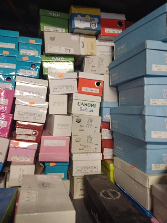 90 Zapatos y Chanclas nuevos varios números