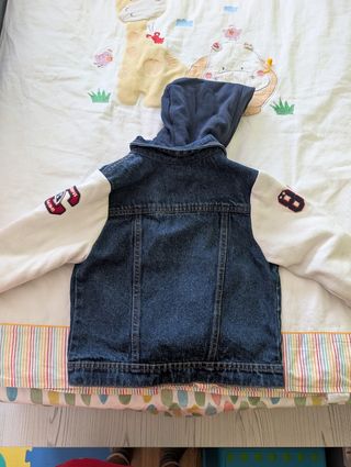 Chaqueta vaquera Mayoral Talla 4. Buen estado.