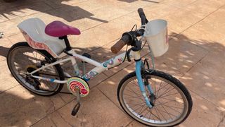 Bicicleta infantil blanca y azul