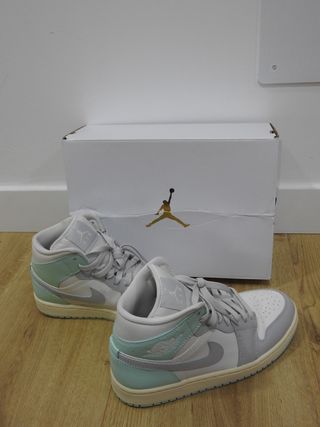 Air Jordan 1 Mid