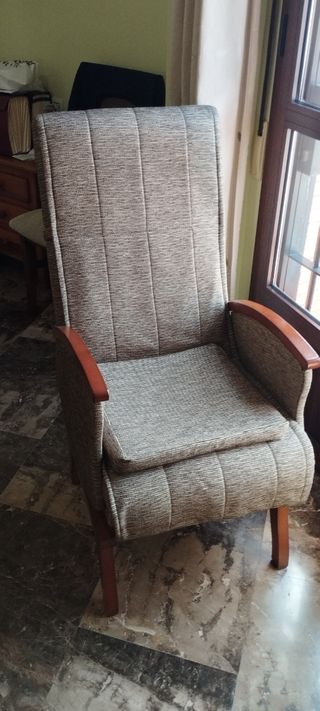 Sillones de tela y madera
