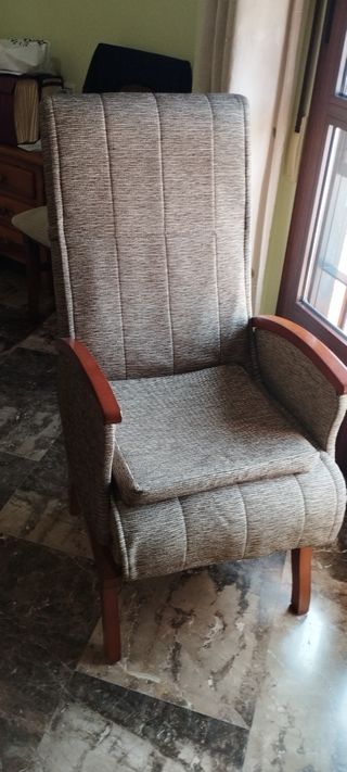 Sillones de tela y madera
