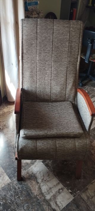 Sillones de tela y madera