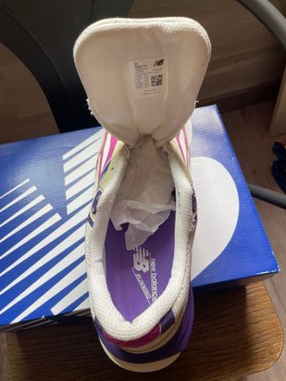 New Balance 990 V6 Beige/Morado - Casi Nuevas
