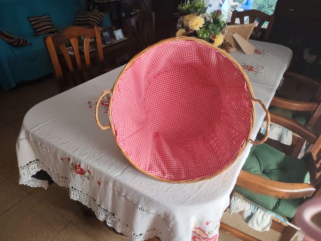 Cesta de mimbre con forro a cuadros