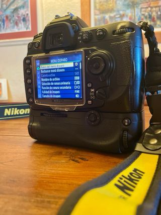 Cámara Nikon D300s + grip Nikon + accesorios