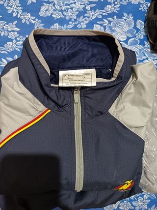 Pack Chándal ,bolsa de aseo,
Camisa,tenis,camiseta