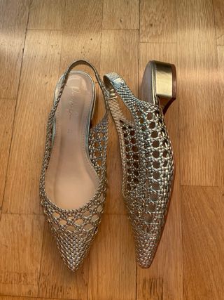 Sandalias doradas trenzadas