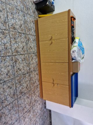 Armario con llave de madera