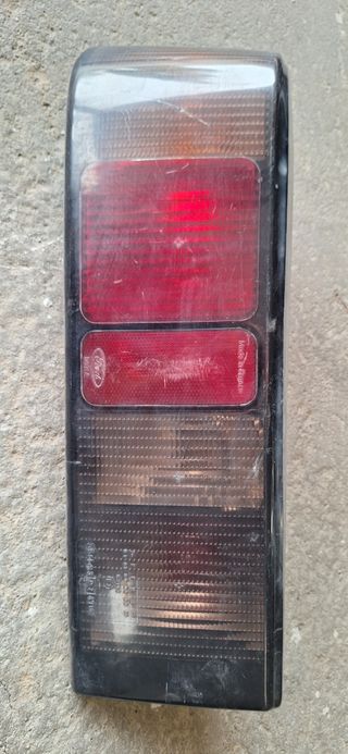 Piloto trasero Ford Sierra