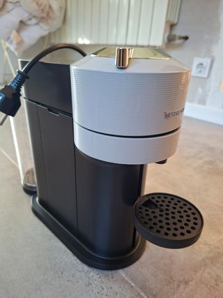 Cafetera Nespresso Vertuo Next Gris Claro + regalo