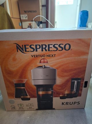 Cafetera Nespresso Vertuo Next Gris Claro + regalo