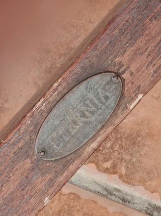 Mesa de madera con 4 sillas, Tropic Eternia 