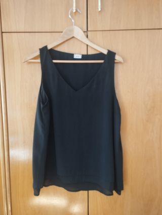 Lote 2 blusas sin mangas en blanco y negro 