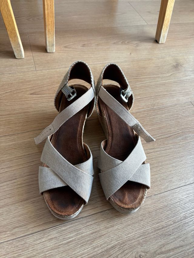 Sandalias Unisa Beige