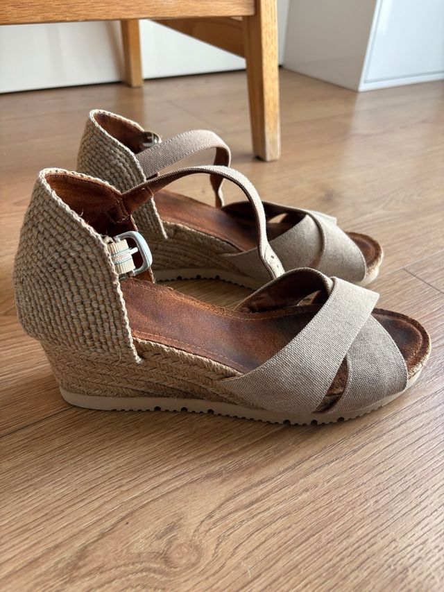 Sandalias Unisa Beige