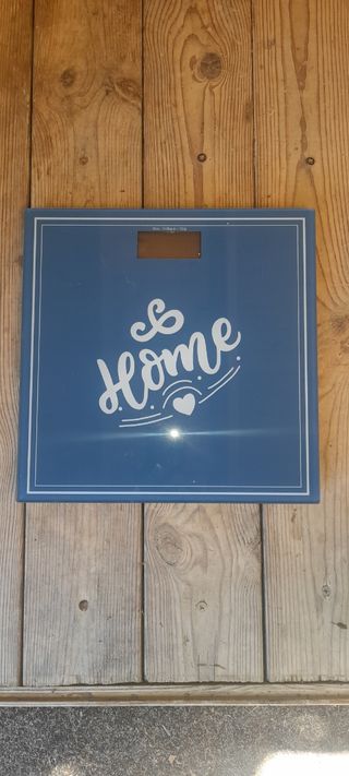 Bilancia digitale blu con scritta So Home