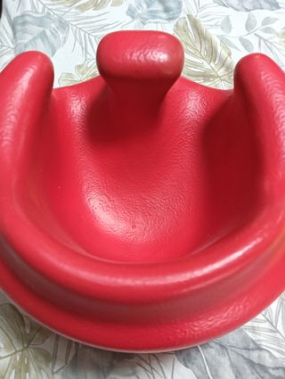 Asiento de suelo de bebé rojo