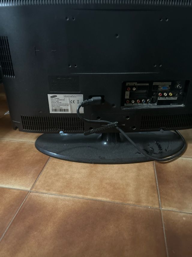 Televisión Samsung Negra pequeña