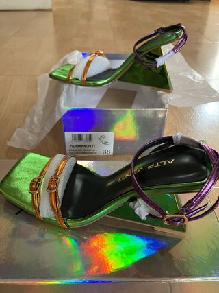 Sandalias ALTRIMENTI Talla 38 Verde y Dorado.