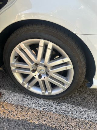 Llantas Mercedes plateadas