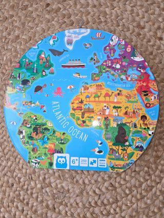 Puzzle infantil mapa del mundo educativo.