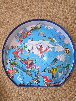 Puzzle infantil mapa del mundo educativo.