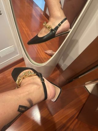 Ballerine nere con fibbia dorata