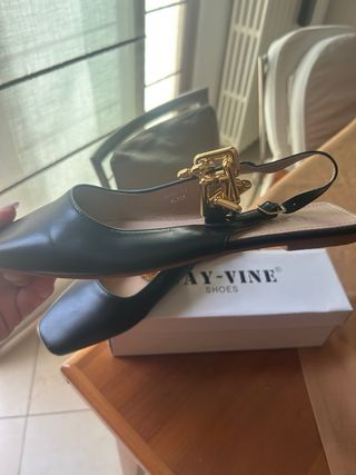 Ballerine nere con fibbia dorata