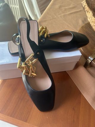 Ballerine nere con fibbia dorata
