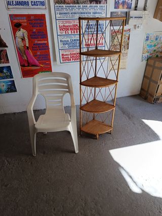 Estantería de bambú de esquina