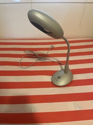 Lámpara de escritorio Philips plateada