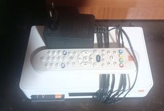 Decodificador Orange TV con mando y conector