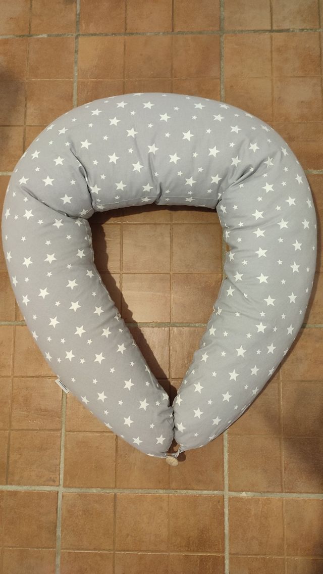 Cuscino da allattamento con stella grigia