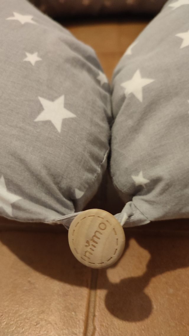 Cuscino da allattamento con stella grigia