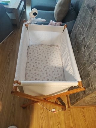Cuna de bebé de madera
minicuna 