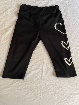 Pantalón capri niña con corazones. 
talla 11Y