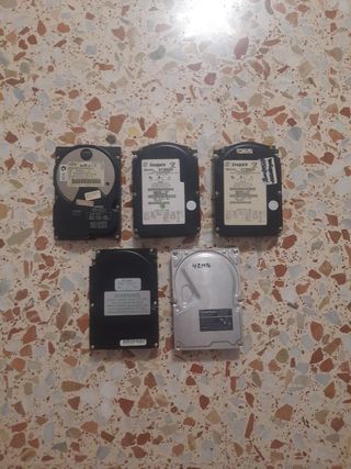 5 discos duros antiguos IDE sin probar