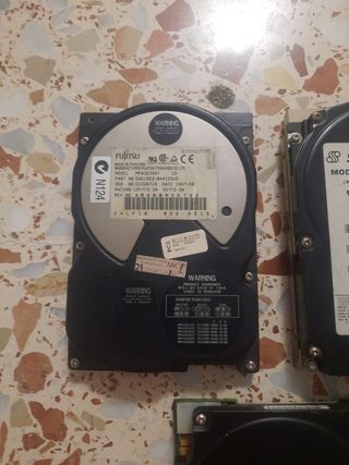 5 discos duros antiguos IDE sin probar