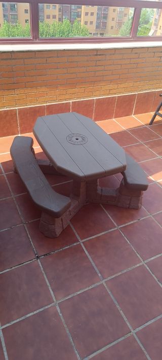 Mesa y sombrilla terraza para niños