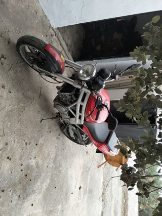 Hyosung Comet 650 Roja