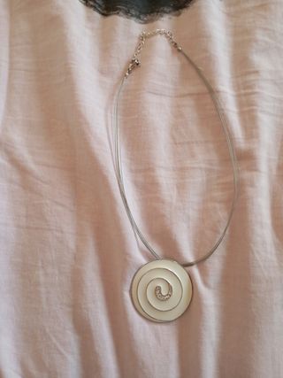 Collares con colgantes