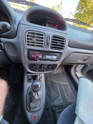 Renault Clio 2001 - Bomba inyección rota