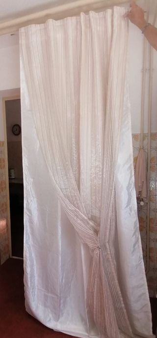 Tende beige e bianche per soggiorno.. Due coppie 