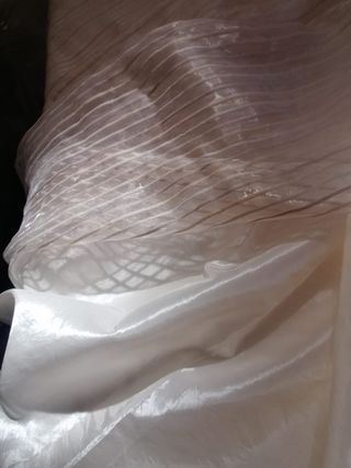 Tende beige e bianche per soggiorno.. Due coppie 