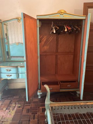 Camas y armario con tocador VINTAGE