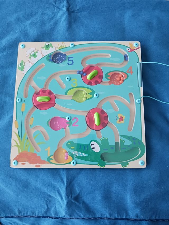 Tablero de motricidad fina infantil